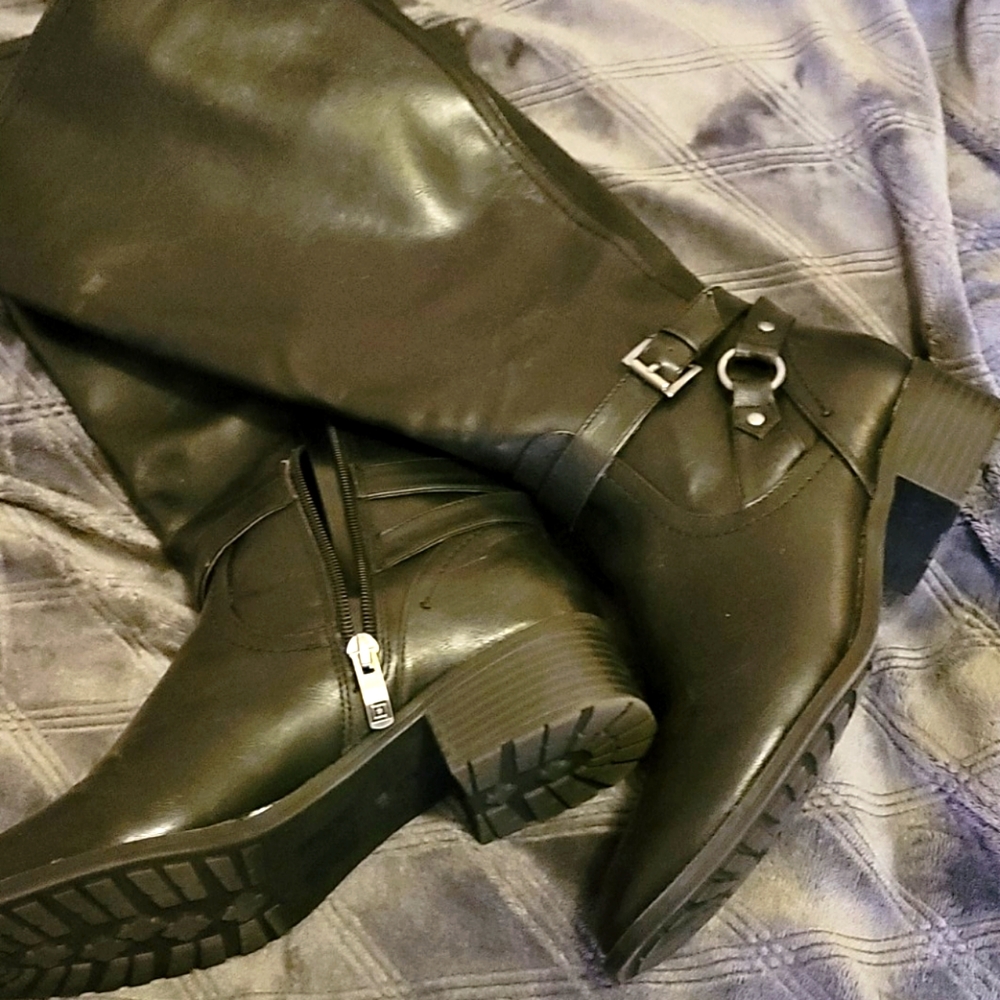 Black Liz Claiborne boots size 9.5 nwot